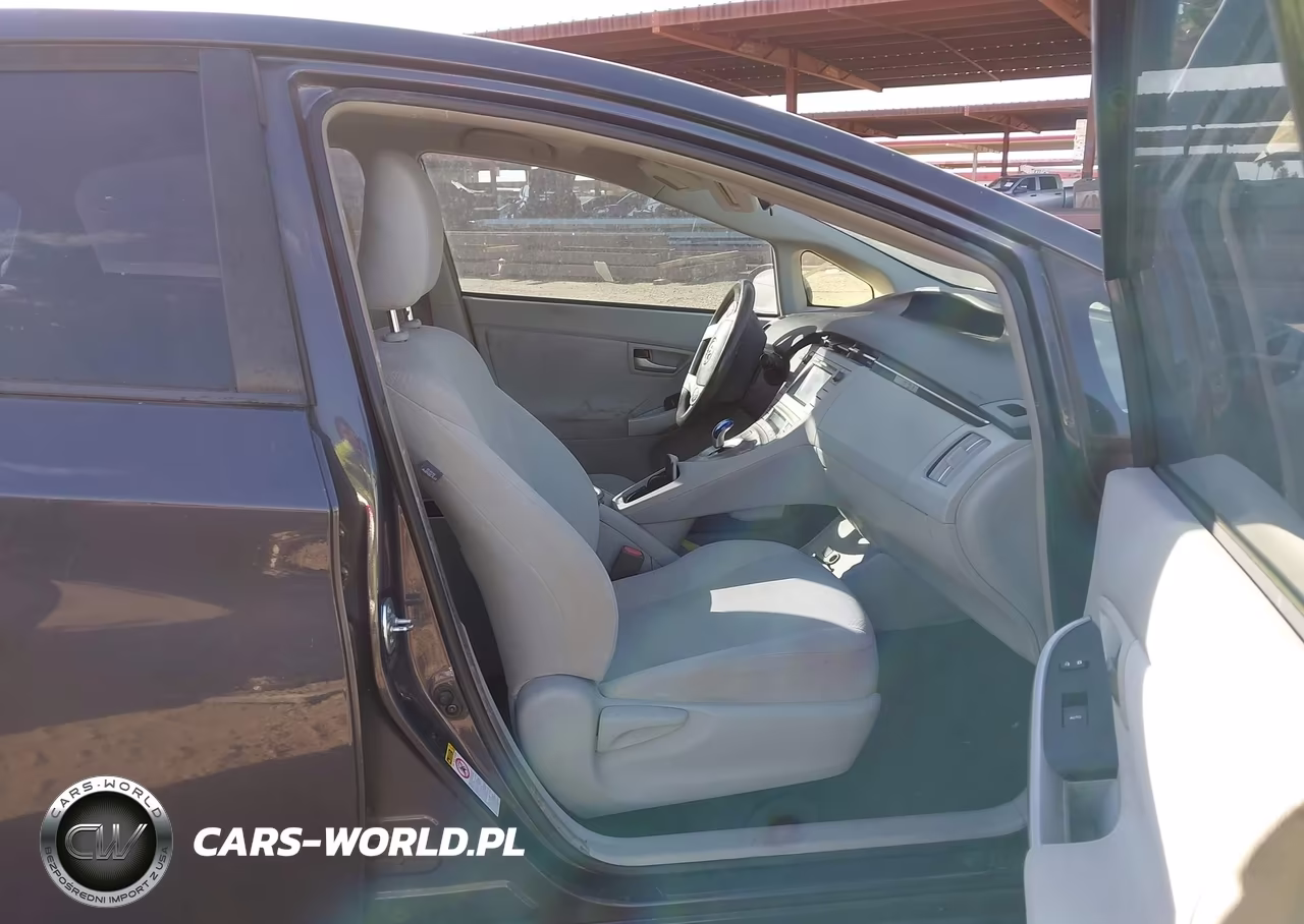 2015 Toyota Prius Two VIN:JTDKN3DU8F1889125 - 5