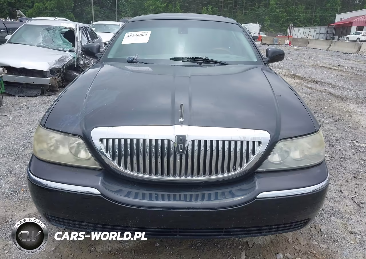 2003 Lincoln Town Car Signature VIN:1LNHM82W53Y692829 - 12