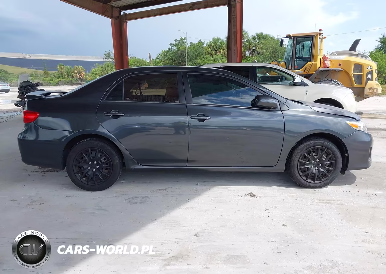 2013 Toyota Corolla Le VIN:5YFBU4EE4DP193077 - 13