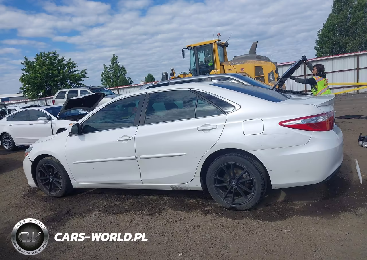 2015 Toyota Camry Se VIN:4T1BF1FK3FU056176 - 15