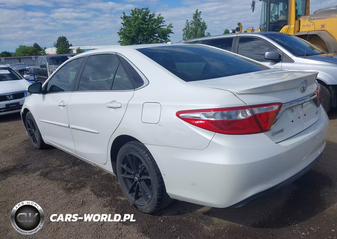 2015 Toyota Camry Se VIN:4T1BF1FK3FU056176 - 3