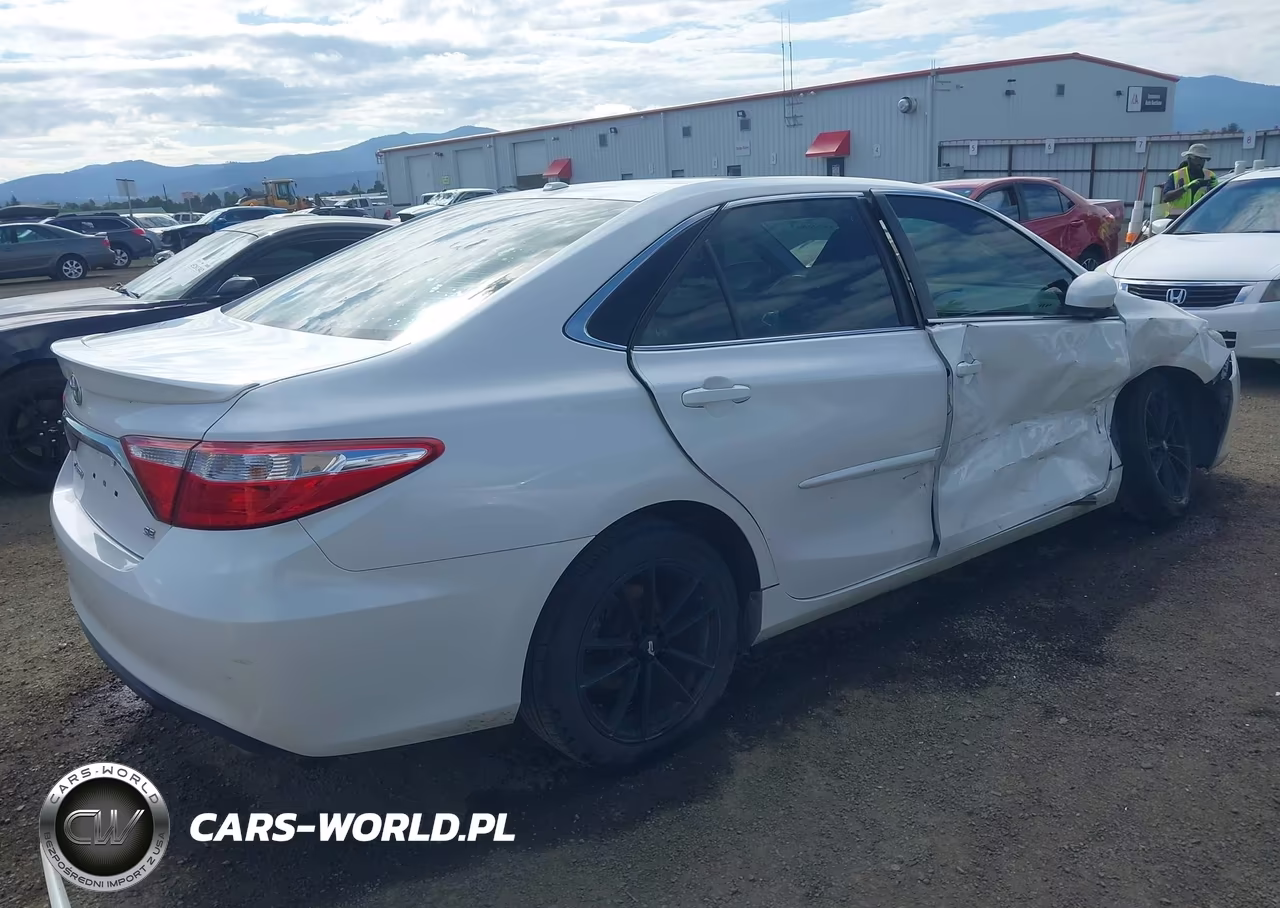 2015 Toyota Camry Se VIN:4T1BF1FK3FU056176 - 4