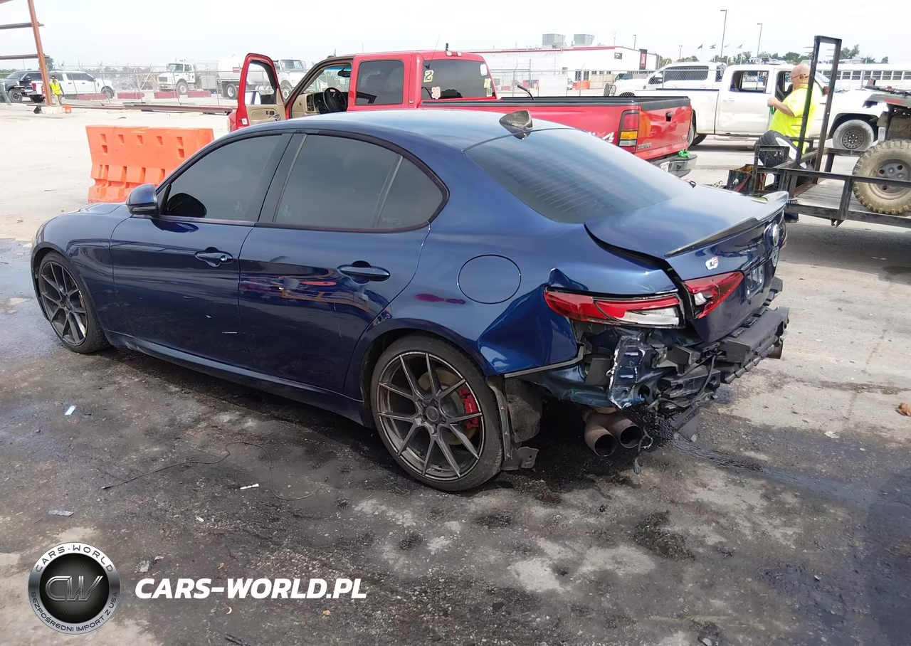 2017 Alfa Romeo Giulia Rwd VIN:ZARFAEBN0H7555889 - 3