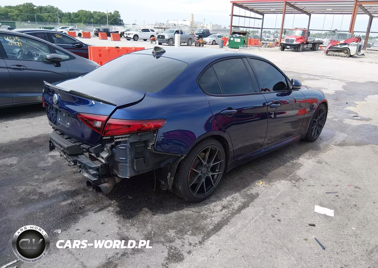 2017 Alfa Romeo Giulia Rwd VIN:ZARFAEBN0H7555889 - 4