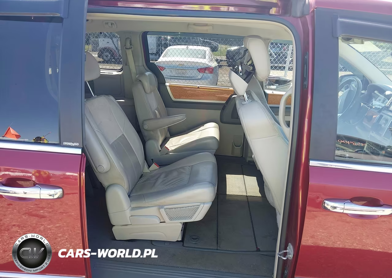 2010 Chrysler Town & Country New Limited VIN:2A4RR7DX8AR438957 - 8