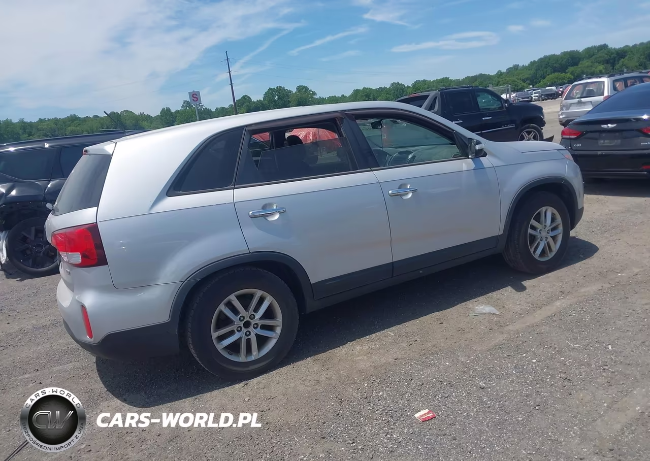 2014 Kia Sorento Lx VIN:5XYKT3A66EG495956 - 4