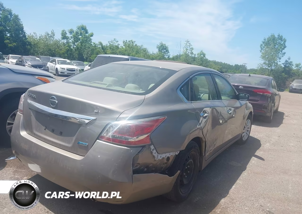 2014 Nissan Altima 2.5 S VIN:1N4AL3AP5EN356713 - 4