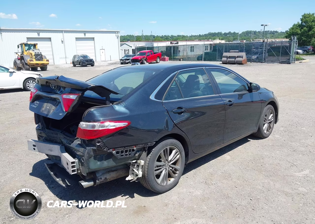 2015 Toyota Camry Se VIN:4T1BF1FK8FU100933 - 4