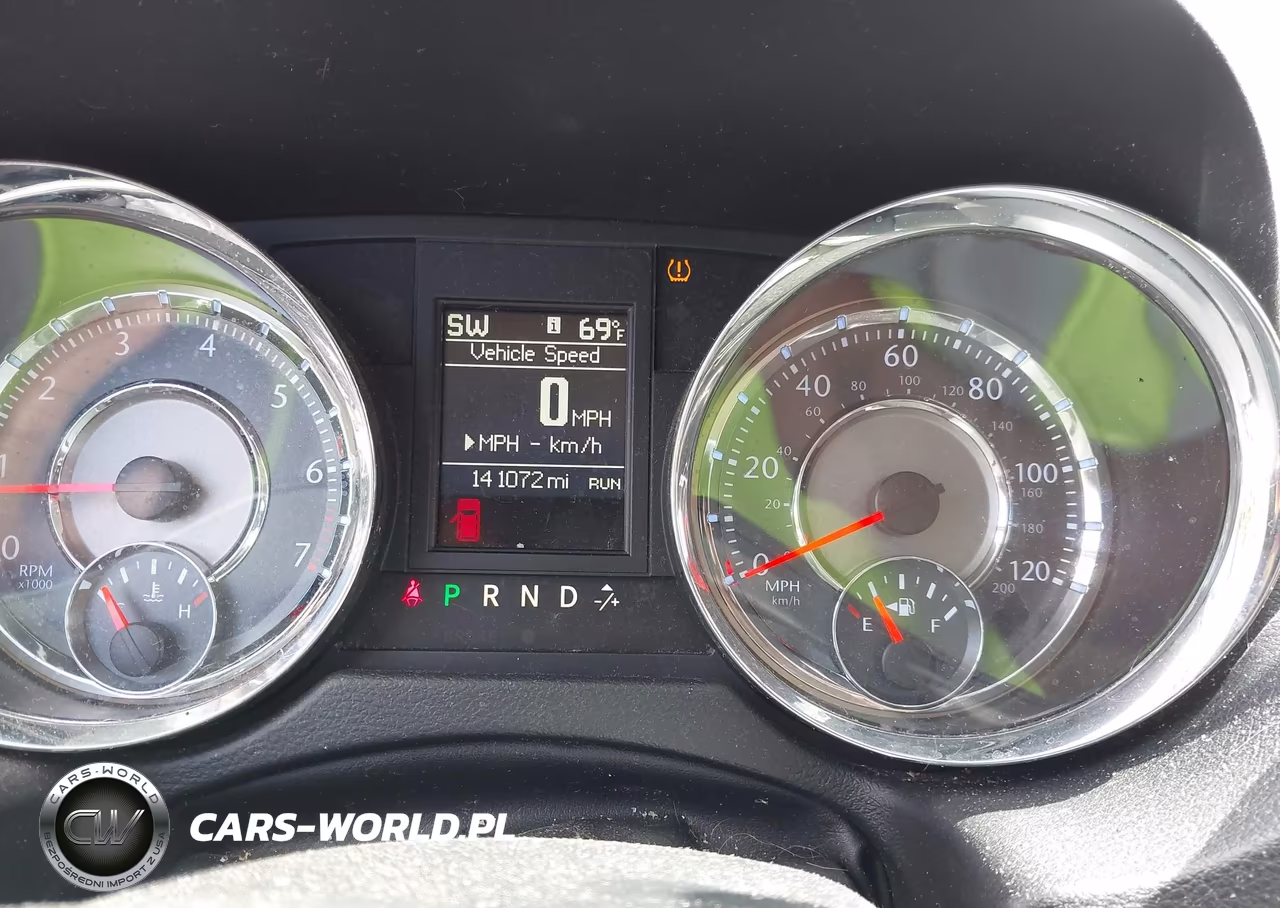2013 Chrysler Town & Country Touring-L VIN:2C4RC1CG8DR801655 - 7