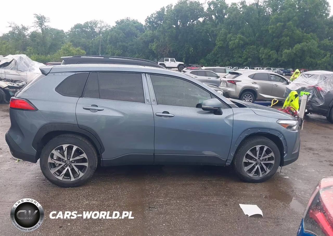 2022 Toyota Corolla Cross Xle VIN:7MUDAABG7NV036065 - 14