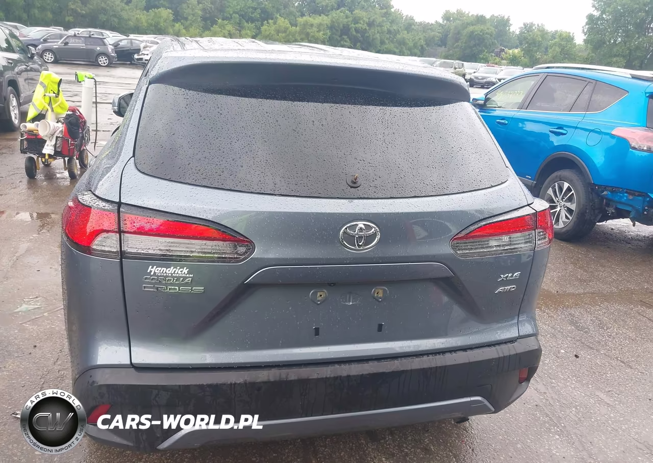 2022 Toyota Corolla Cross Xle VIN:7MUDAABG7NV036065 - 17