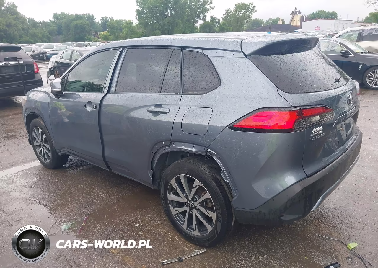 2022 Toyota Corolla Cross Xle VIN:7MUDAABG7NV036065 - 3