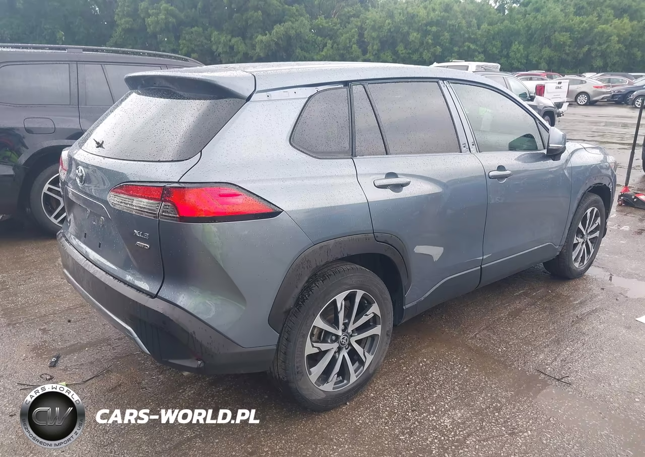 2022 Toyota Corolla Cross Xle VIN:7MUDAABG7NV036065 - 4