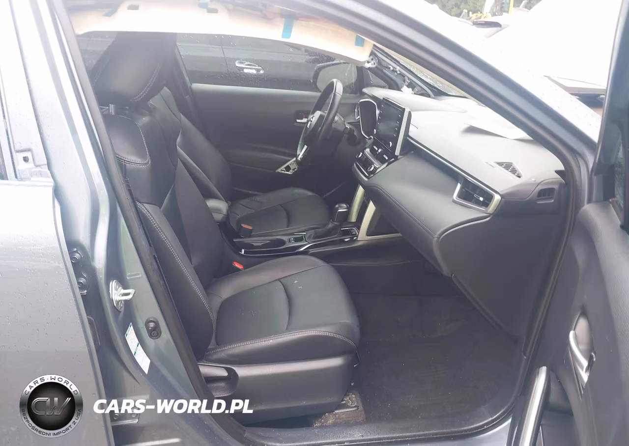 2022 Toyota Corolla Cross Xle VIN:7MUDAABG7NV036065 - 5