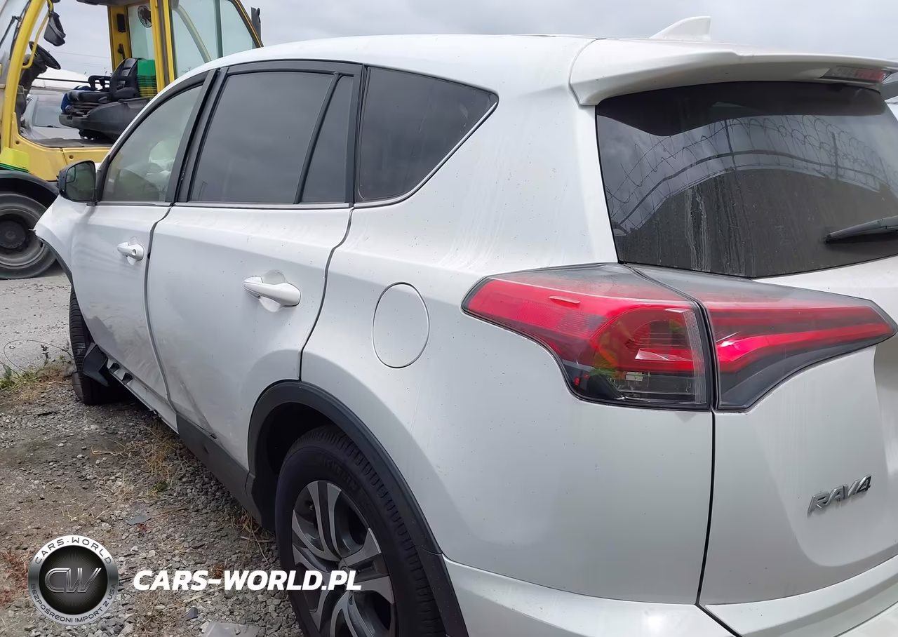 2018 Toyota Rav4 Le VIN:JTMZFREV4JJ201703 - 3