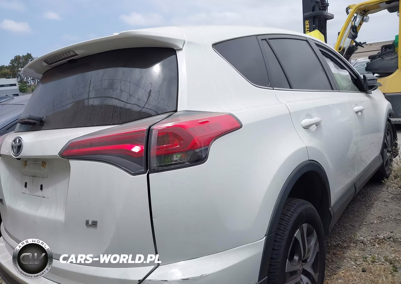 2018 Toyota Rav4 Le VIN:JTMZFREV4JJ201703 - 4