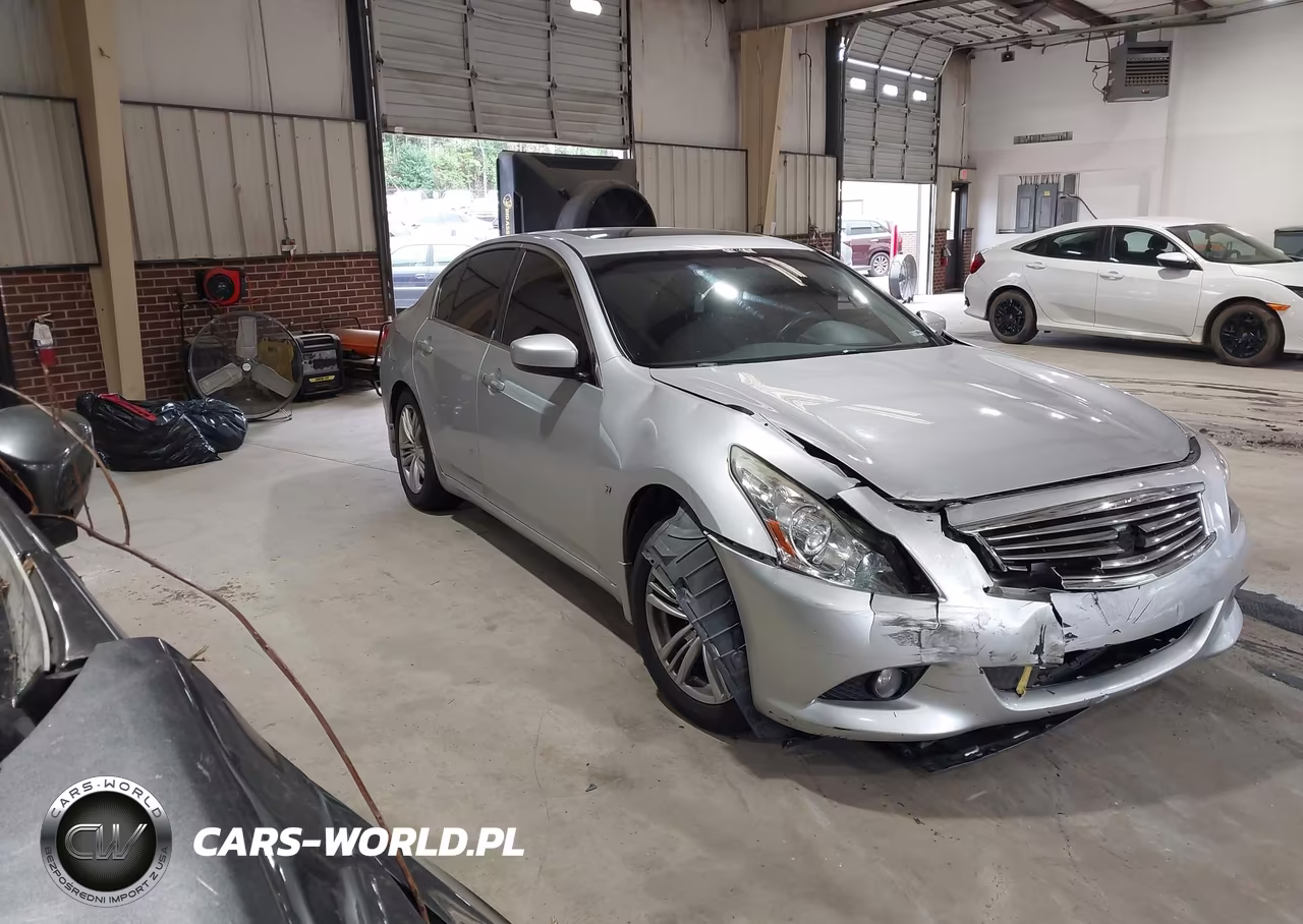 2015 Infiniti Q40