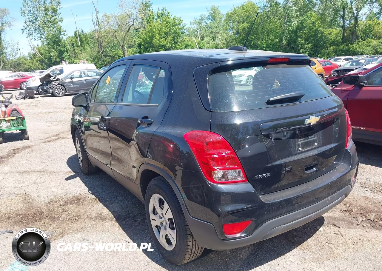 2018 Chevrolet Trax Ls VIN:3GNCJKSB2JL178914 - 3