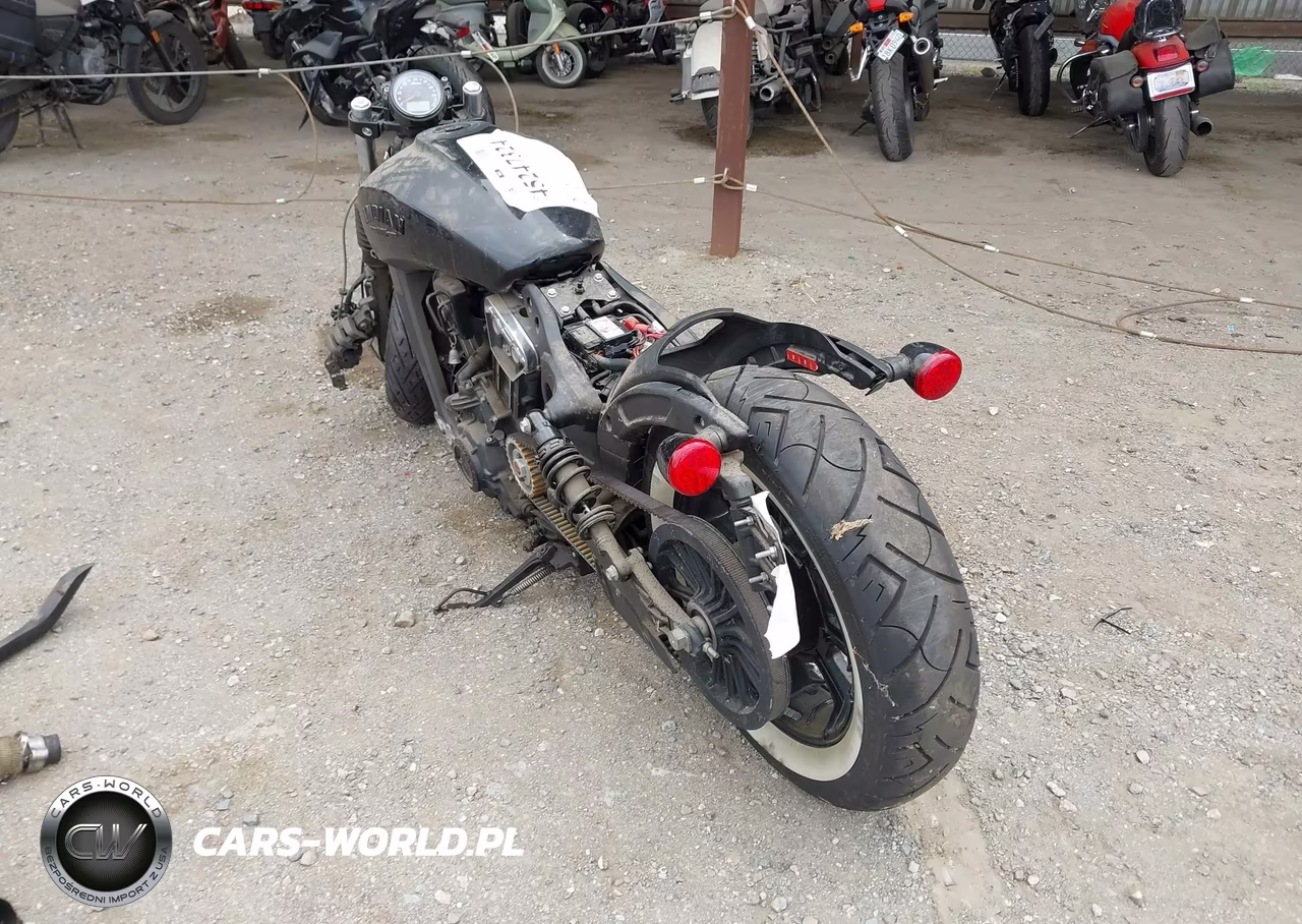 2018 Indian Motorcycle Co. Scout Bobber VIN:56KMTB001J3132523 - 3