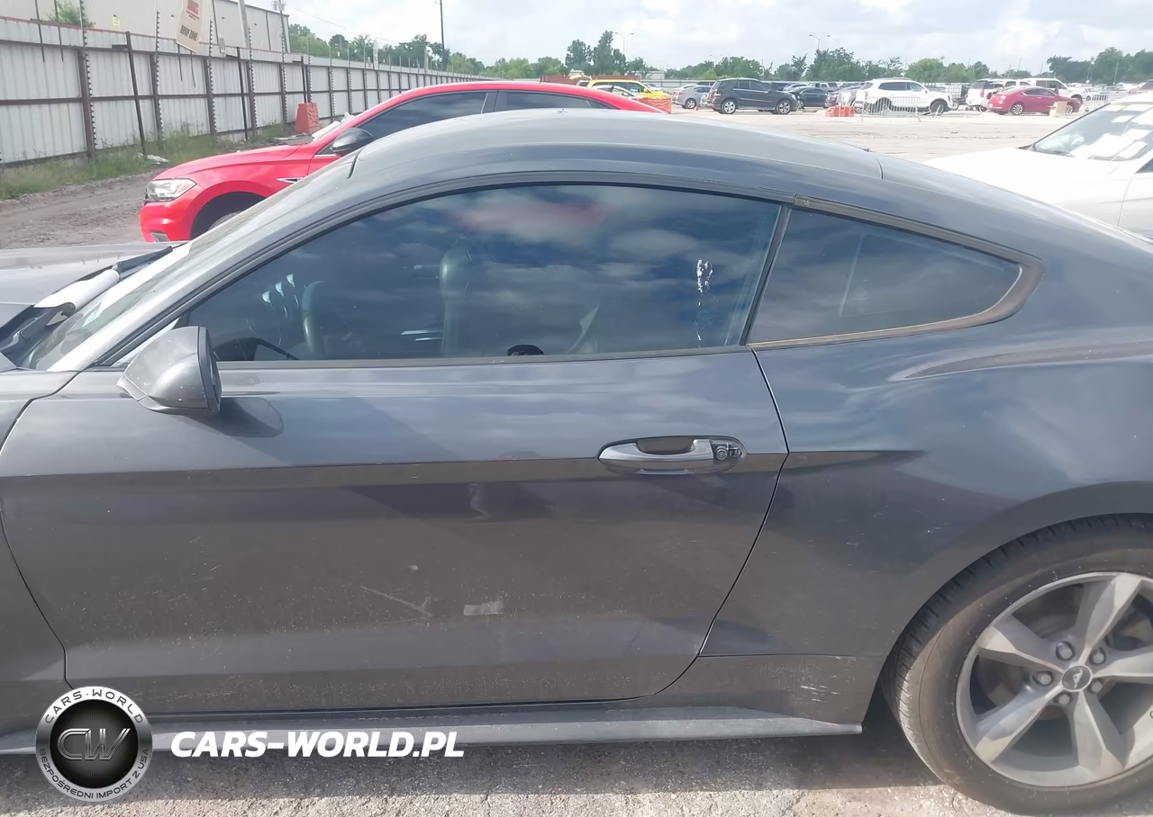 2016 Ford Mustang V6 VIN:1FA6P8AM6G5256586 - 15