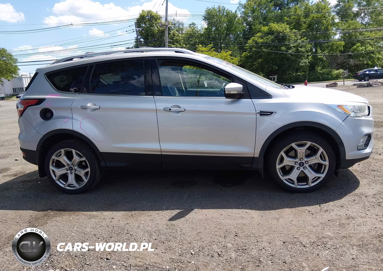 2018 Ford Escape Titanium VIN:1FMCU9J9XJUA06042 - 13