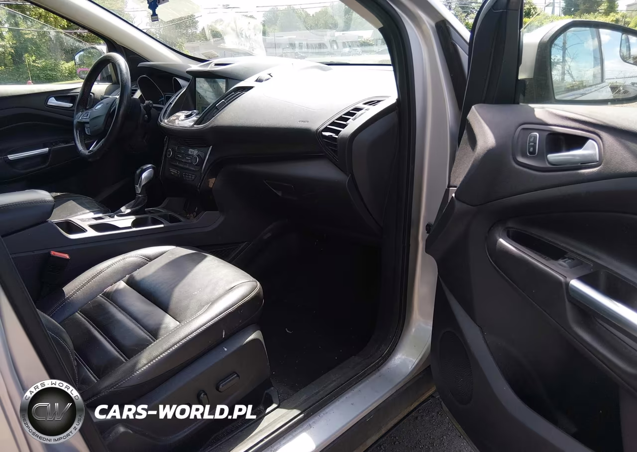 2018 Ford Escape Titanium VIN:1FMCU9J9XJUA06042 - 5