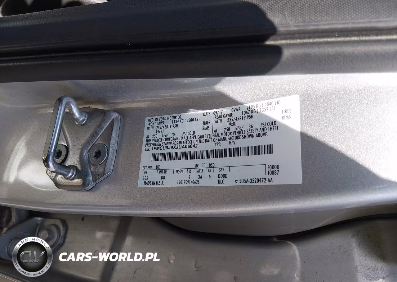 2018 Ford Escape Titanium VIN:1FMCU9J9XJUA06042 - 9