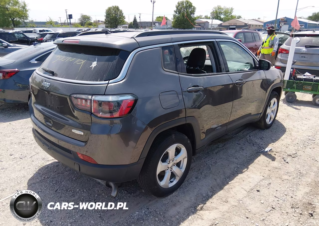 2018 Jeep Compass Latitude Fwd VIN:3C4NJCBB6JT377018 - 4