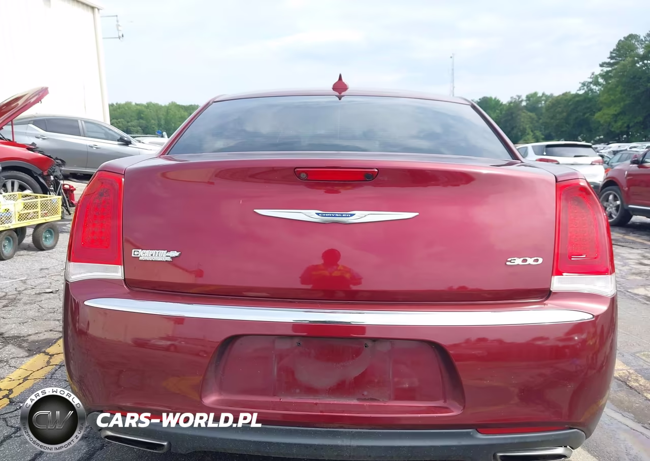 2019 Chrysler 300 Touring VIN:2C3CCAAG8KH736970 - 16