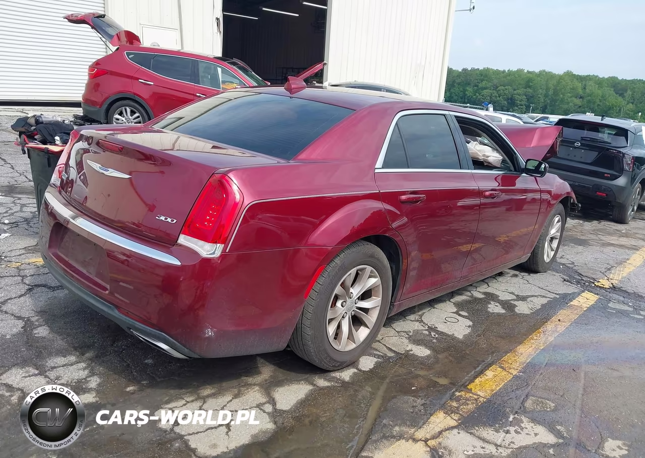 2019 Chrysler 300 Touring VIN:2C3CCAAG8KH736970 - 4