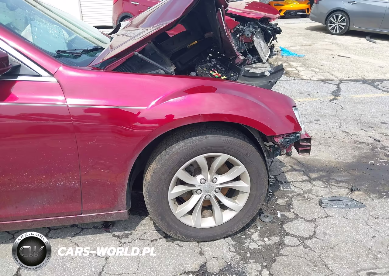 2019 Chrysler 300 Touring VIN:2C3CCAAG8KH736970 - 6