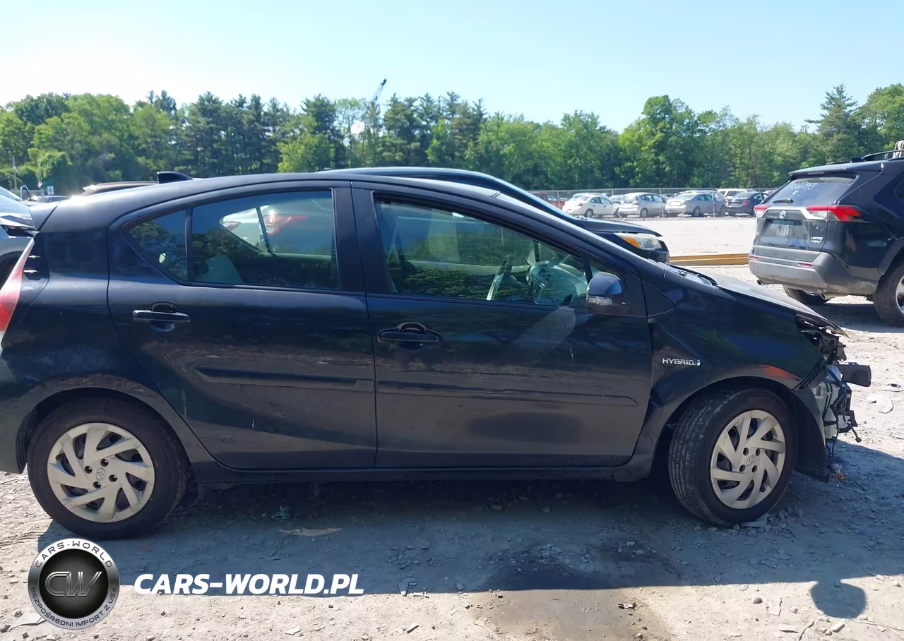 2015 Toyota Prius C One VIN:JTDKDTB38F1579201 - 13