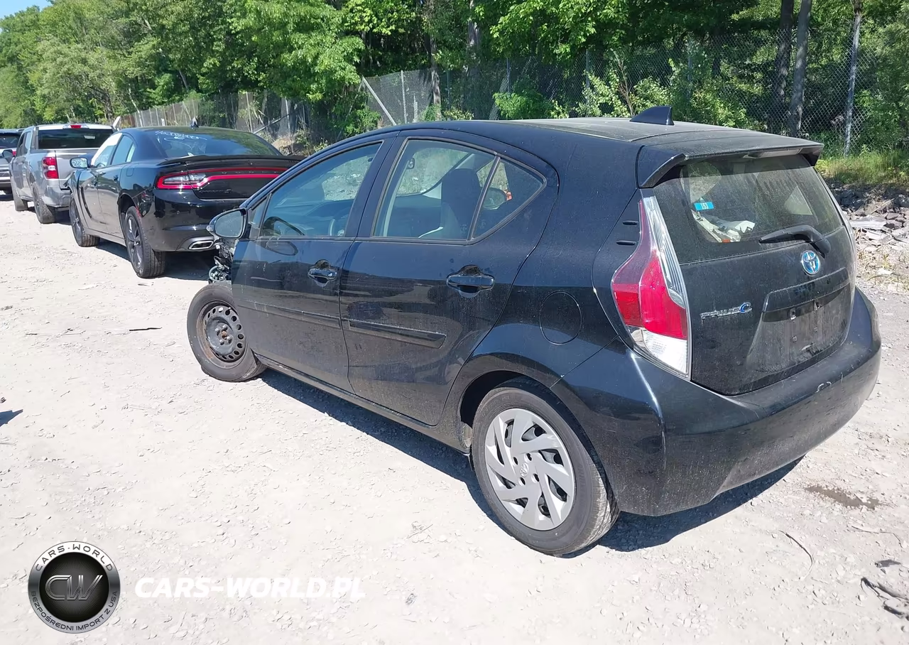 2015 Toyota Prius C One VIN:JTDKDTB38F1579201 - 3