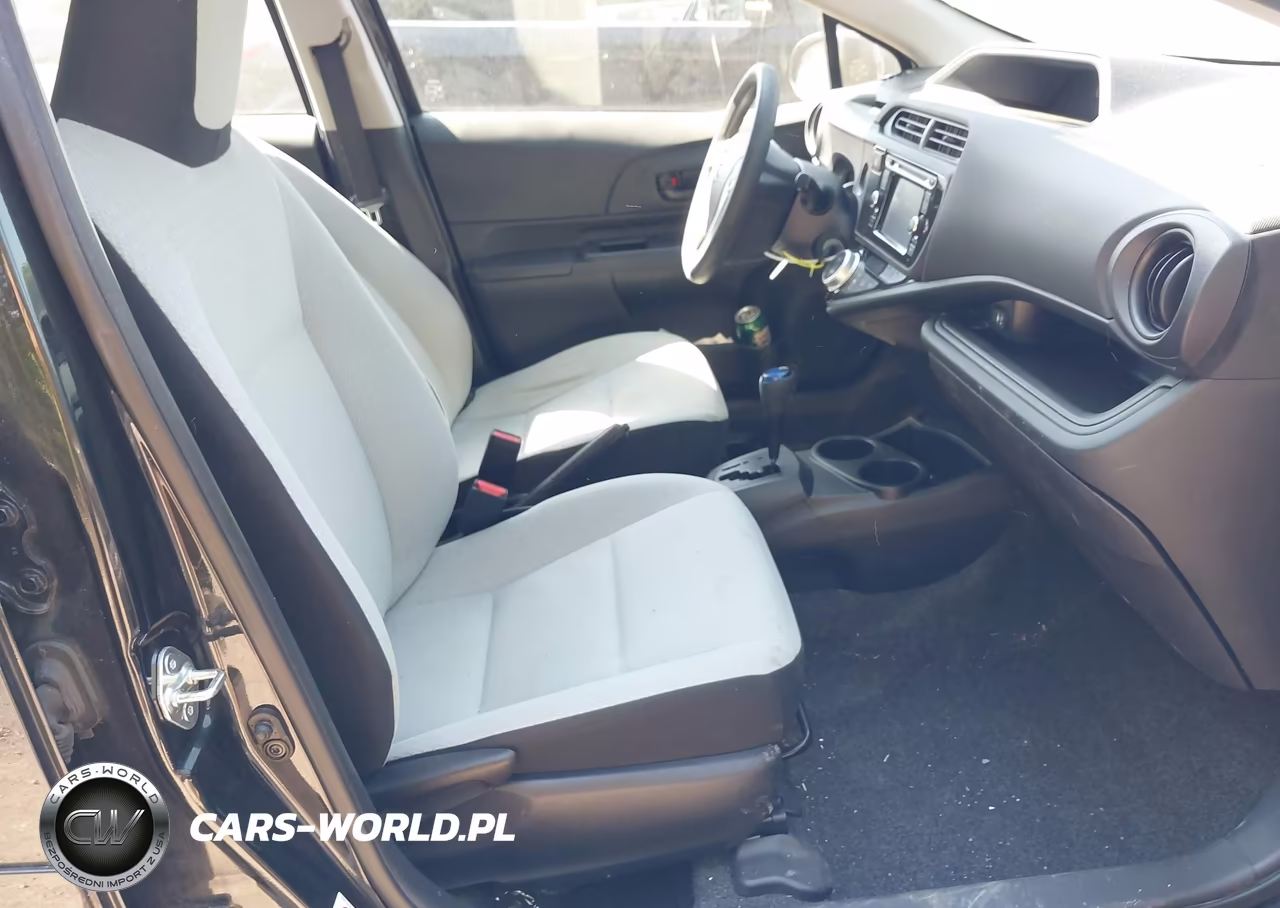 2015 Toyota Prius C One VIN:JTDKDTB38F1579201 - 5
