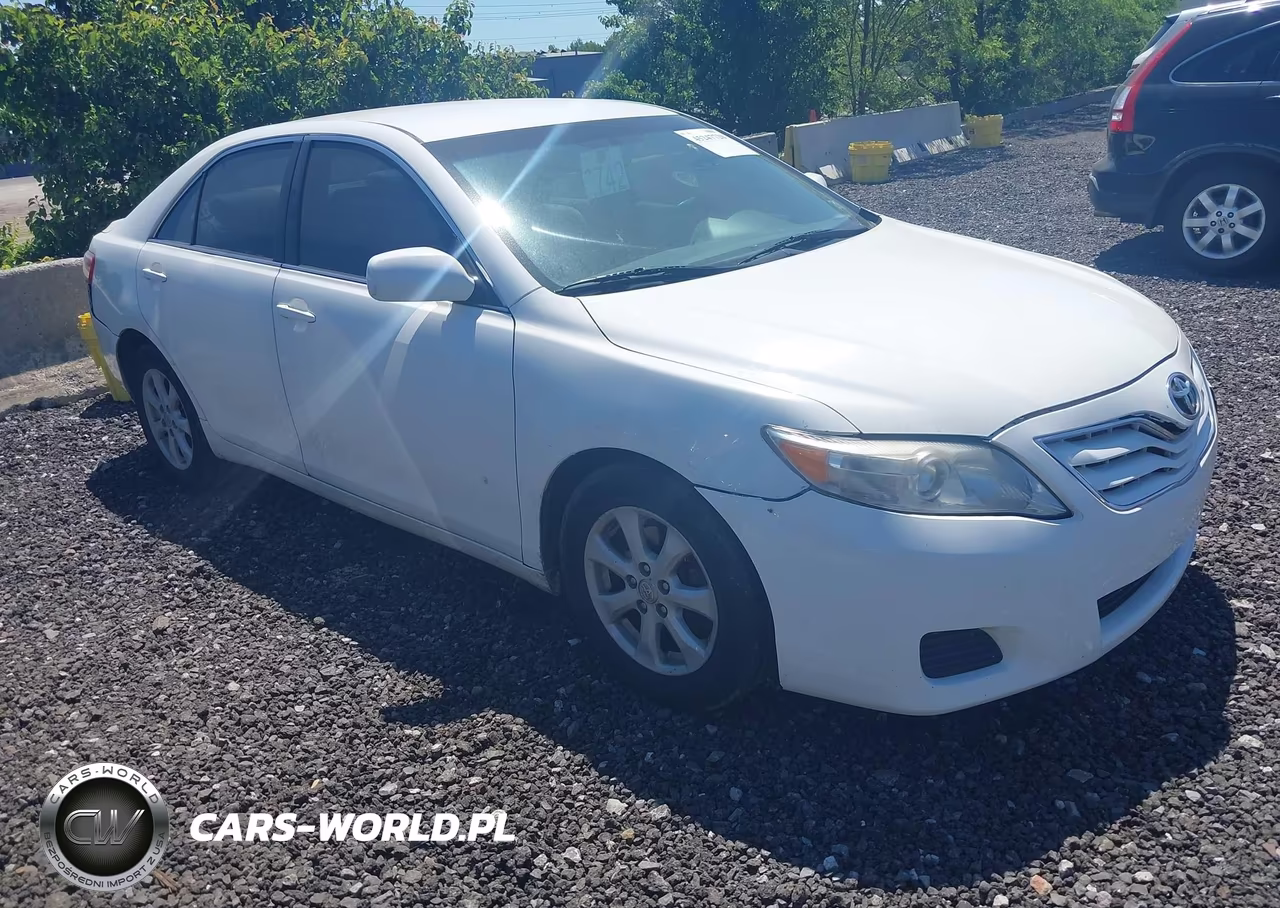 2011 Toyota Camry Le – zdjęcie 1 z 12