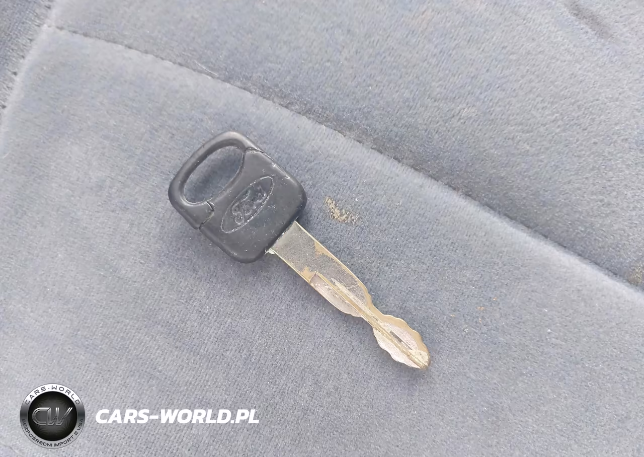 1997 Ford Crown Victoria VIN:2FALP73W0VX232601 - 11