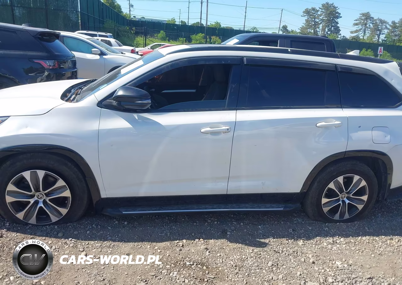2018 Toyota Highlander Xle VIN:5TDJZRFH7JS840318 - 14