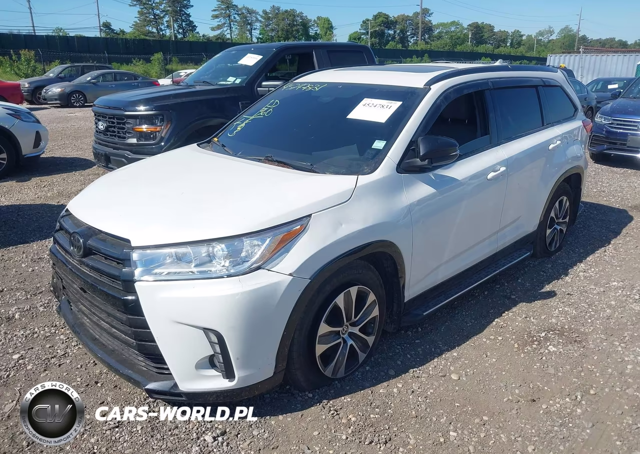 2018 Toyota Highlander Xle VIN:5TDJZRFH7JS840318 - 2