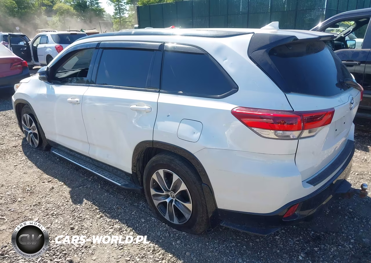 2018 Toyota Highlander Xle VIN:5TDJZRFH7JS840318 - 3