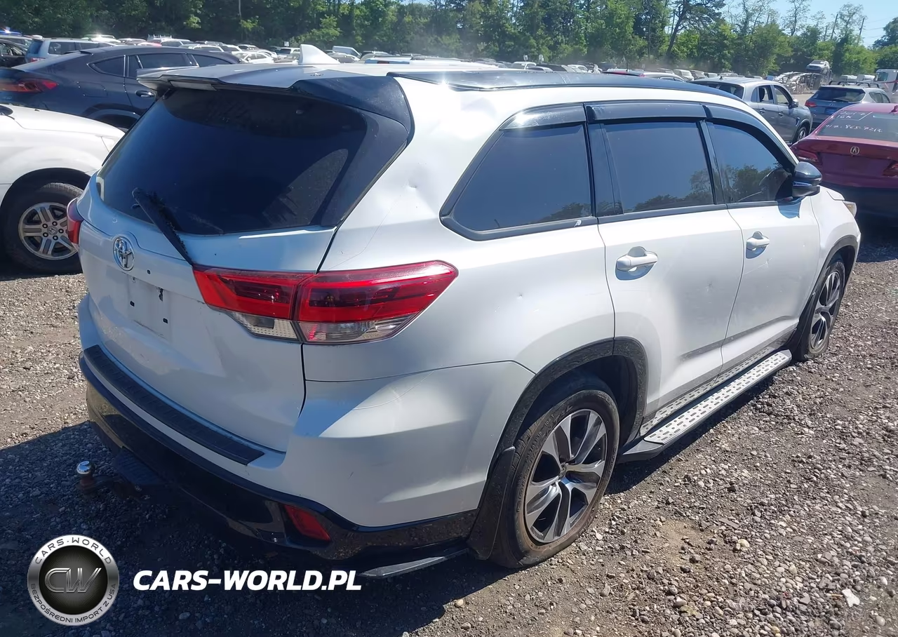 2018 Toyota Highlander Xle VIN:5TDJZRFH7JS840318 - 4