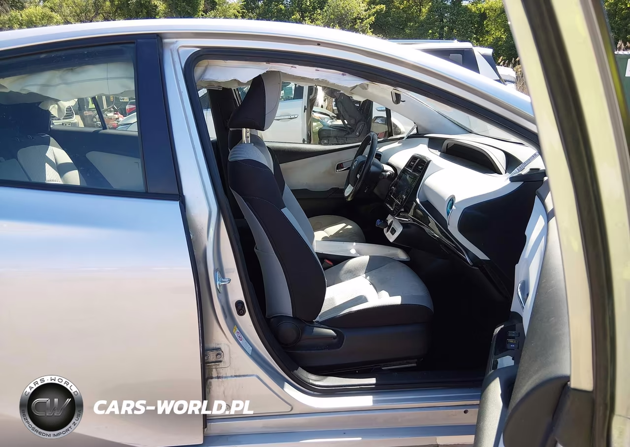 2017 Toyota Prius Three VIN:JTDKARFU8H3542803 - 5