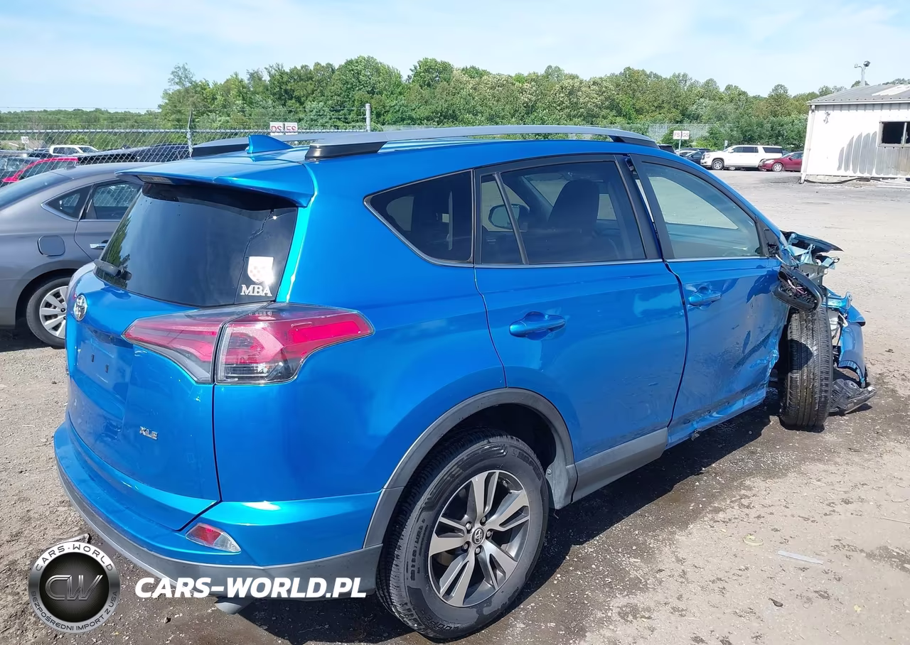 2017 Toyota Rav4 Xle VIN:JTMWFREVXHD107899 - 4