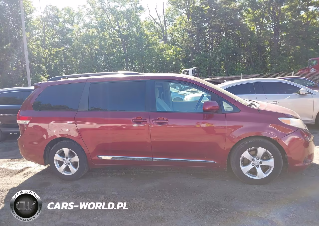 2011 Toyota Sienna Le V6 VIN:5TDKK3DC6BS143057 - 13