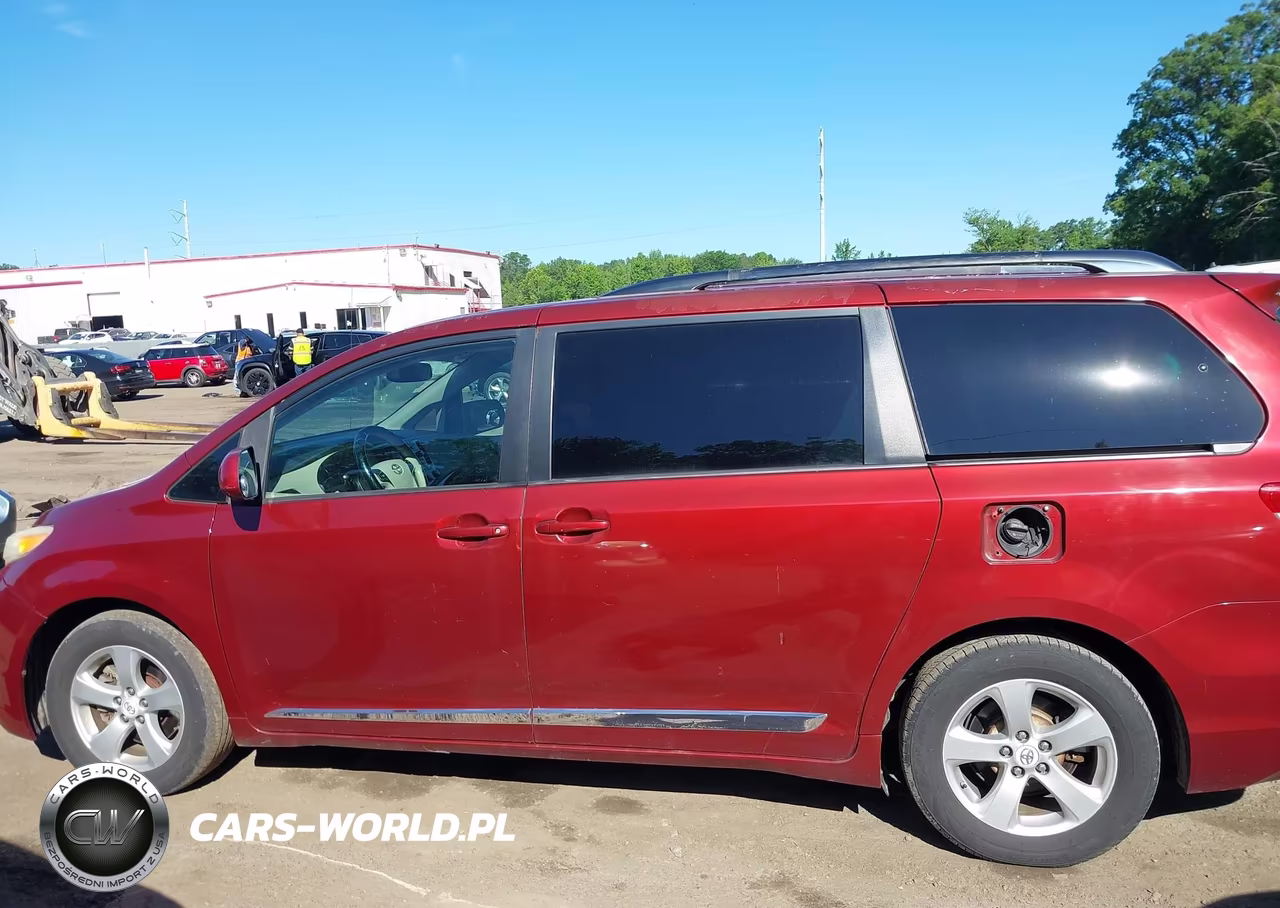2011 Toyota Sienna Le V6 VIN:5TDKK3DC6BS143057 - 14