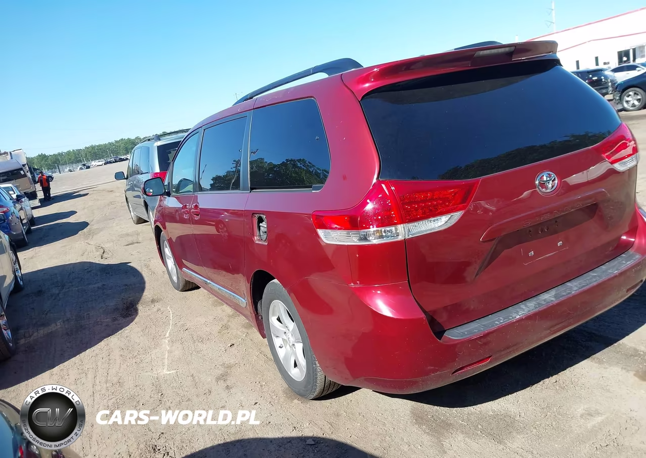 2011 Toyota Sienna Le V6 VIN:5TDKK3DC6BS143057 - 3