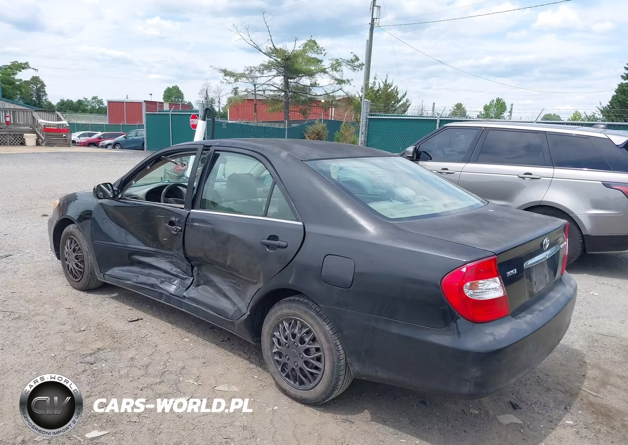 2003 Toyota Camry Le VIN:4T1BE32K23U260385 - 3