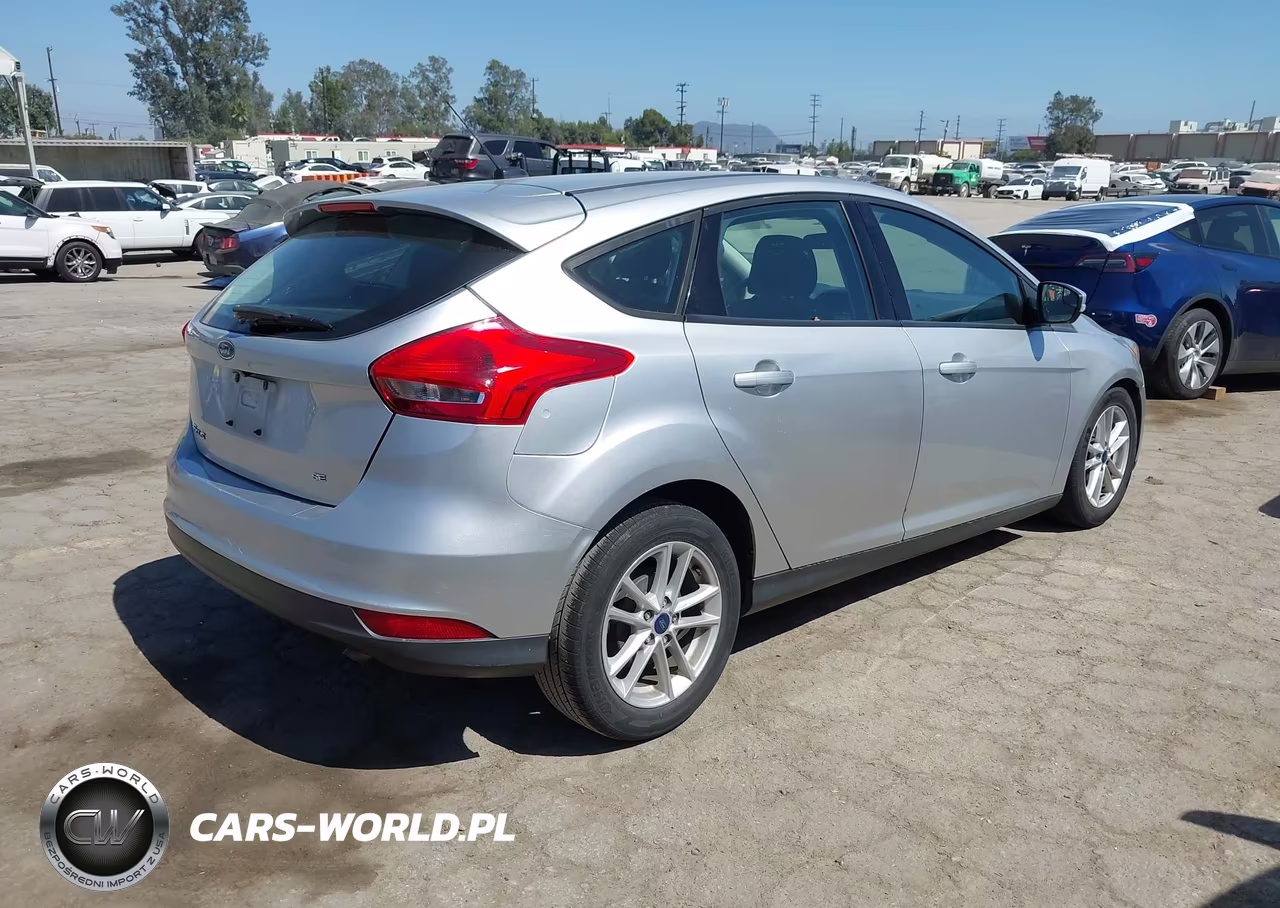 2017 Ford Focus Se VIN:1FADP3K20HL223751 - 4
