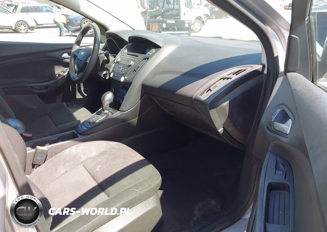 2017 Ford Focus Se VIN:1FADP3K20HL223751 - 5