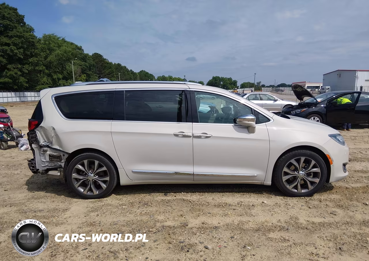 2017 Chrysler Pacifica Limited VIN:2C4RC1GG5HR553798 - 14