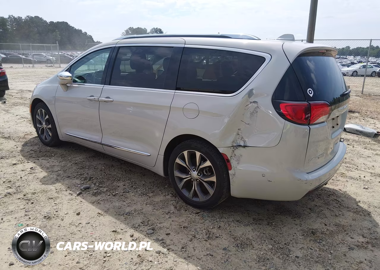 2017 Chrysler Pacifica Limited VIN:2C4RC1GG5HR553798 - 3